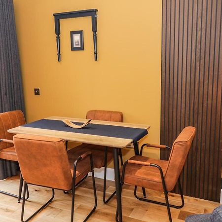Feus Holiday Cottage Охтерардър Екстериор снимка