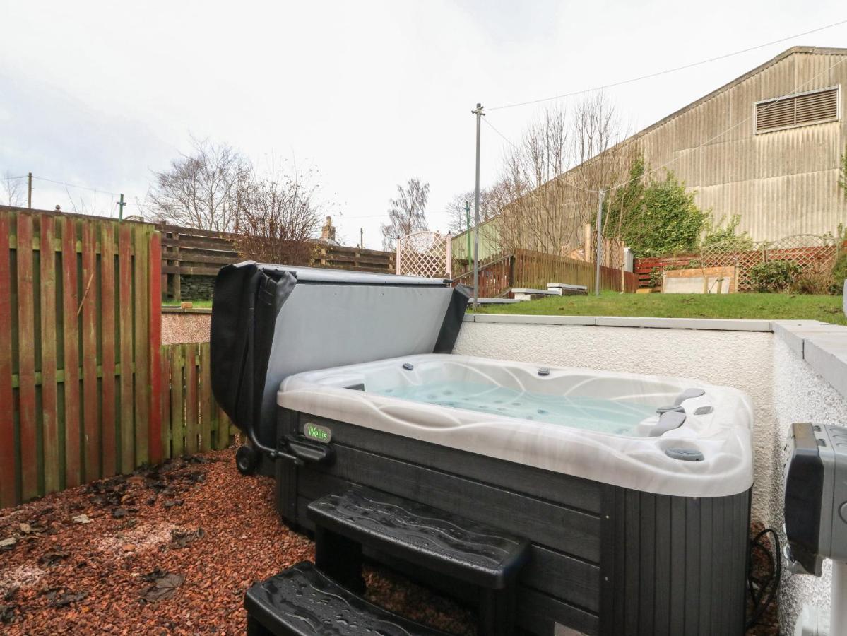 Feus Holiday Cottage Охтерардър Екстериор снимка