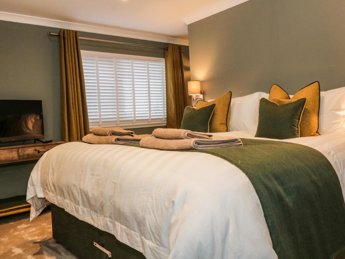 Feus Holiday Cottage Охтерардър Екстериор снимка