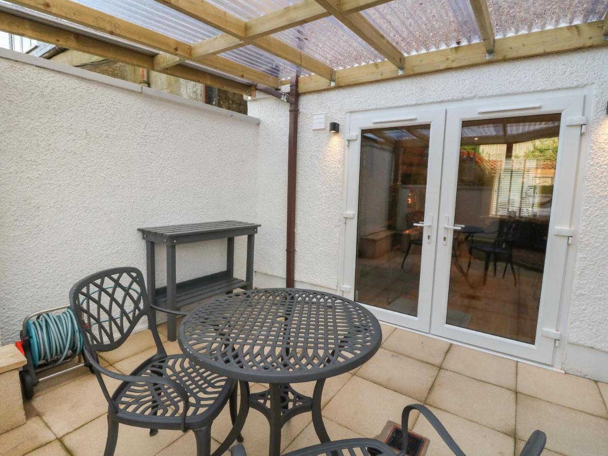 Feus Holiday Cottage Охтерардър Екстериор снимка